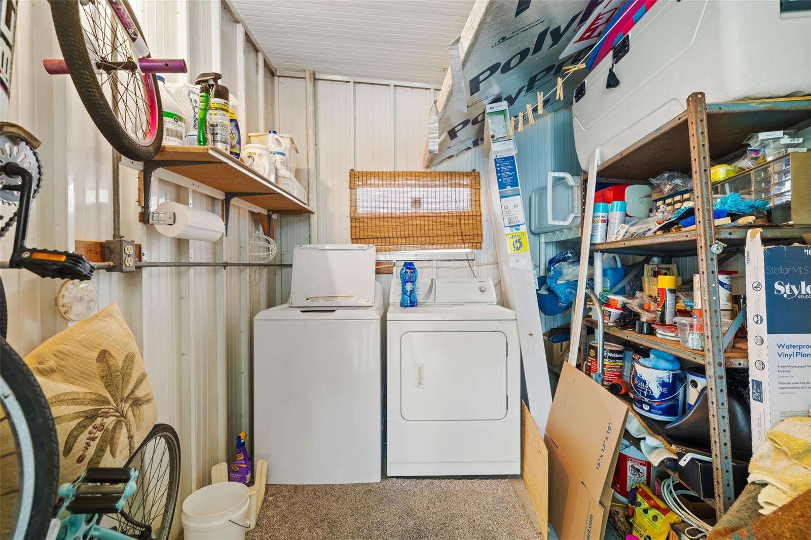 PALM LAKE ESTATES - Residential