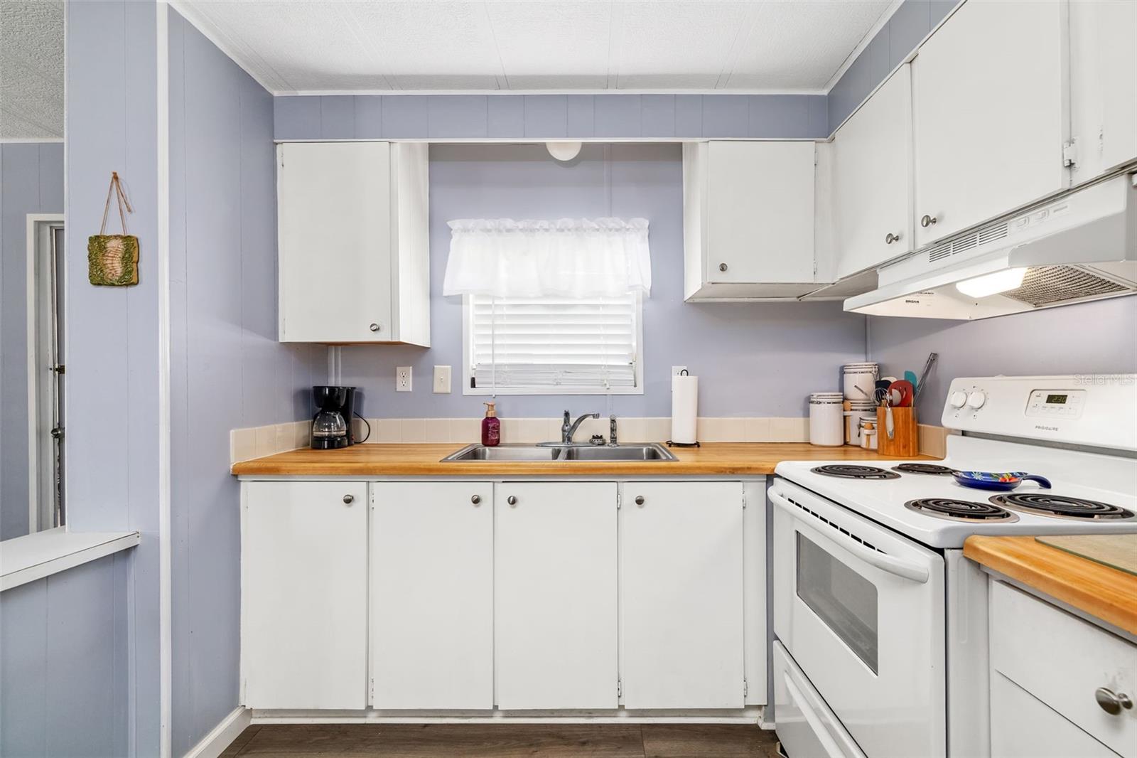 PALM LAKE ESTATES - Residential