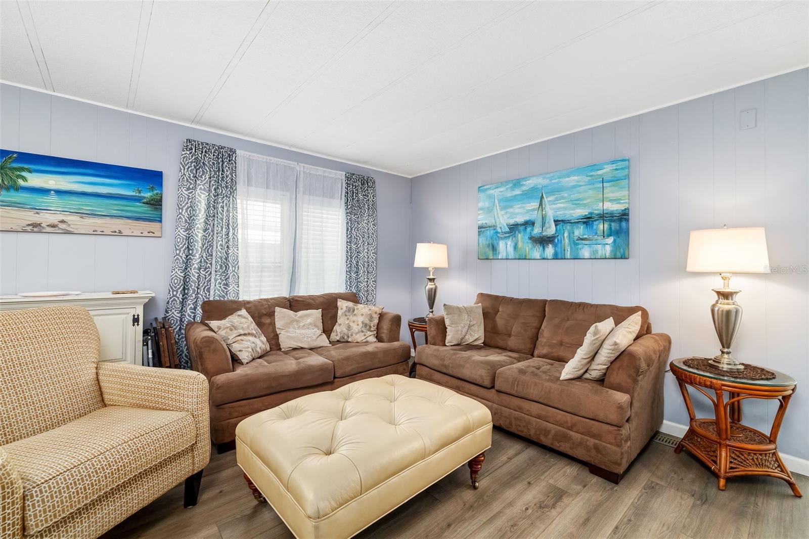 PALM LAKE ESTATES - Residential