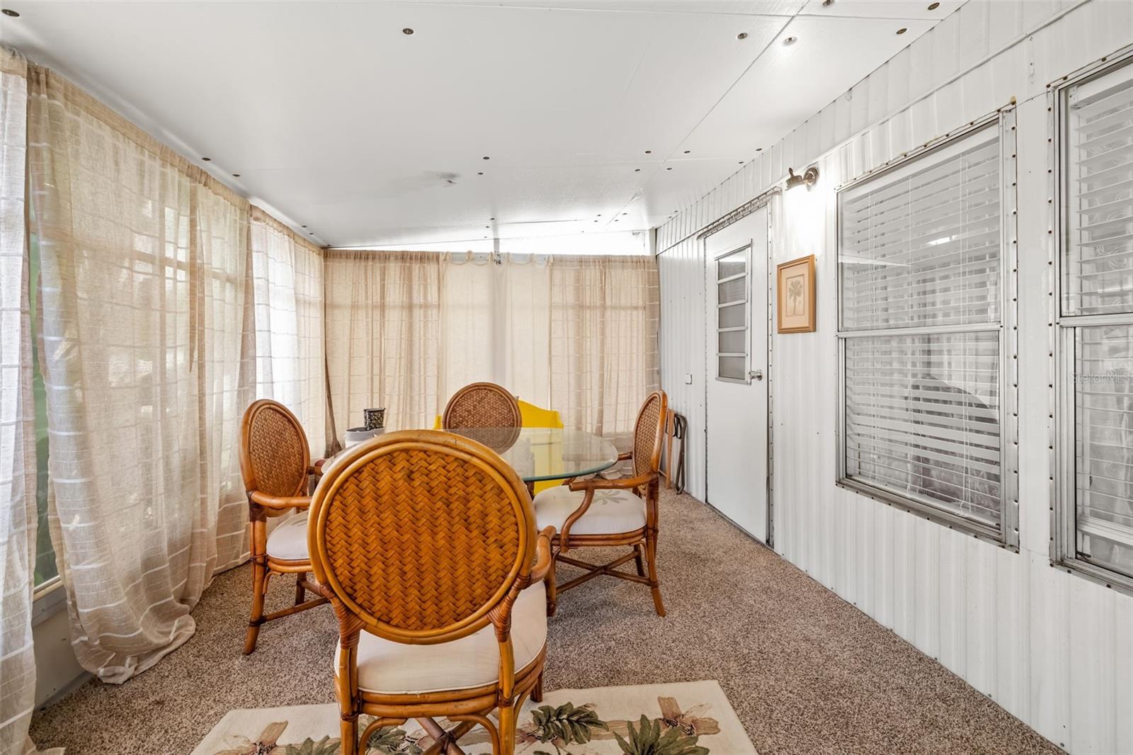 PALM LAKE ESTATES - Residential