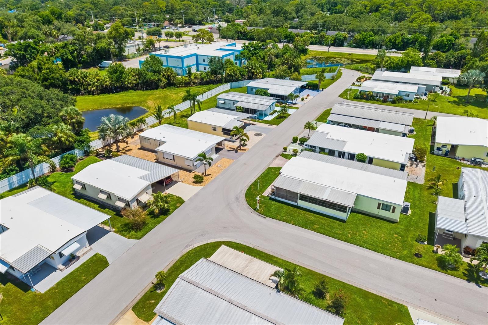 PALM LAKE ESTATES - Residential