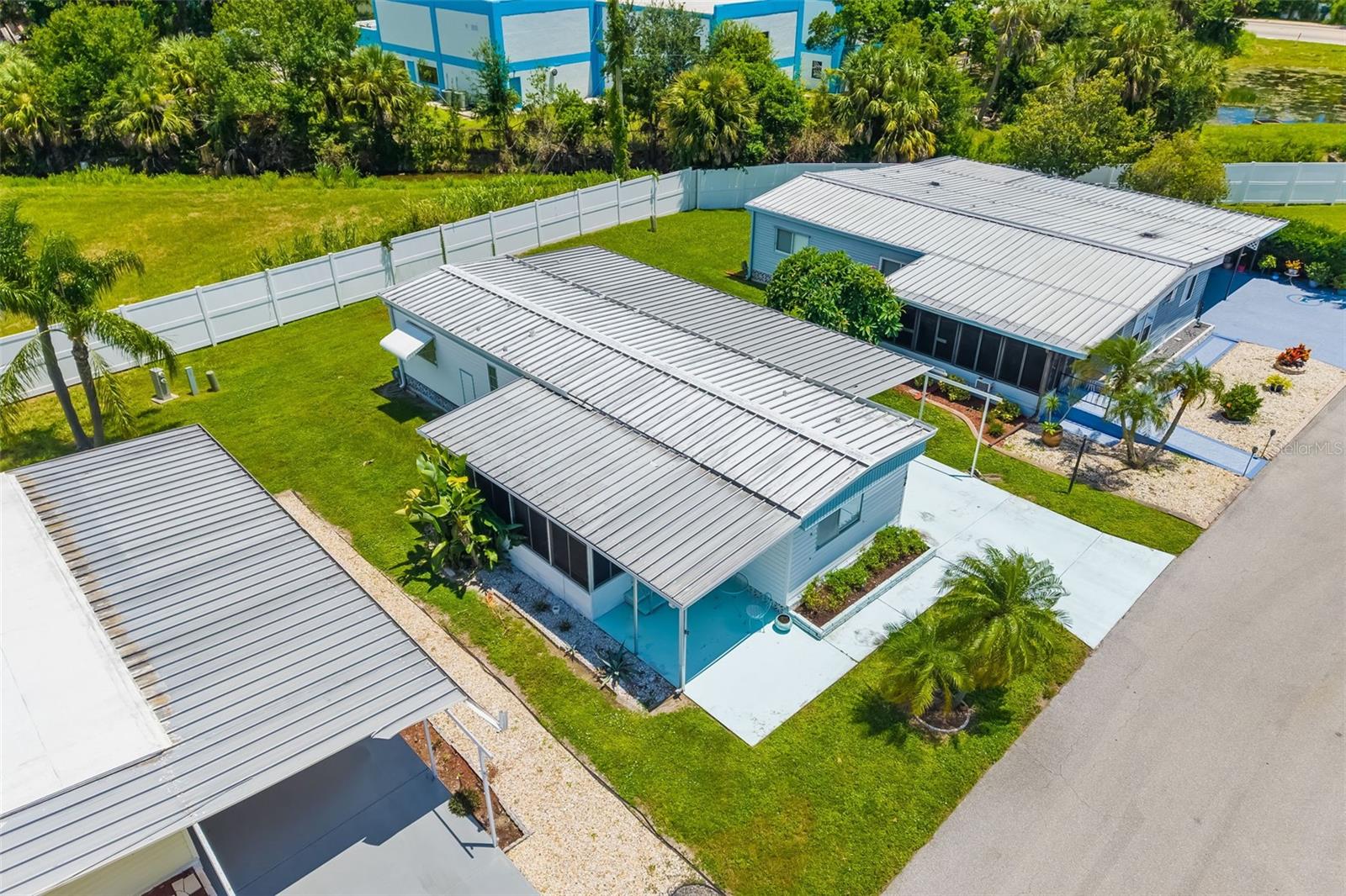 PALM LAKE ESTATES - Residential