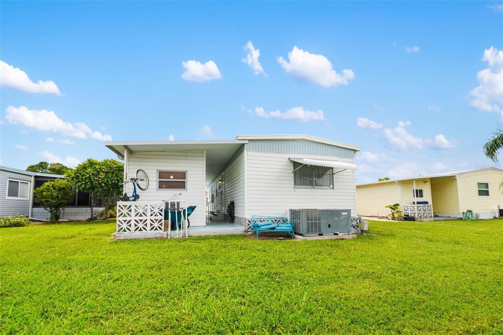 PALM LAKE ESTATES - Residential