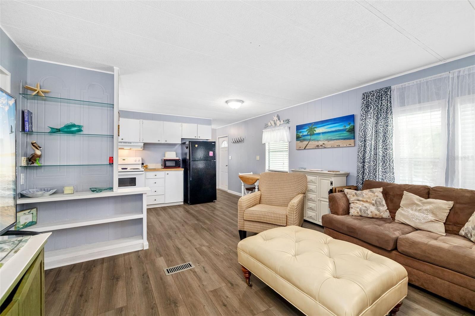 PALM LAKE ESTATES - Residential