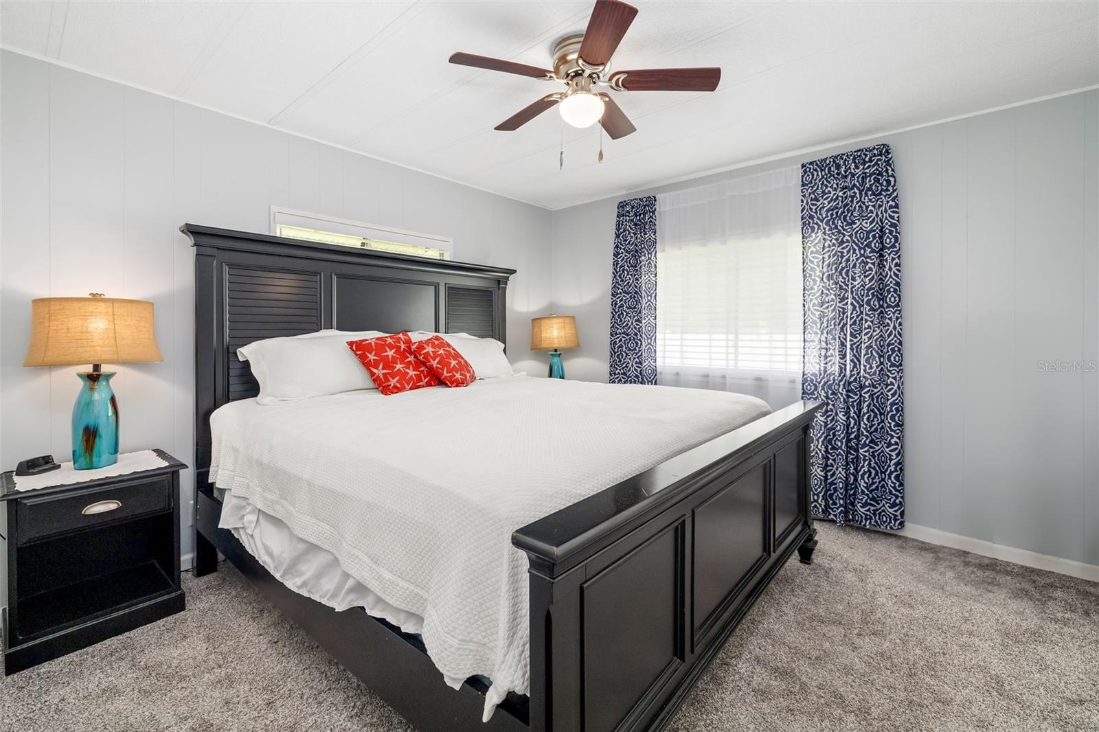 PALM LAKE ESTATES - Residential