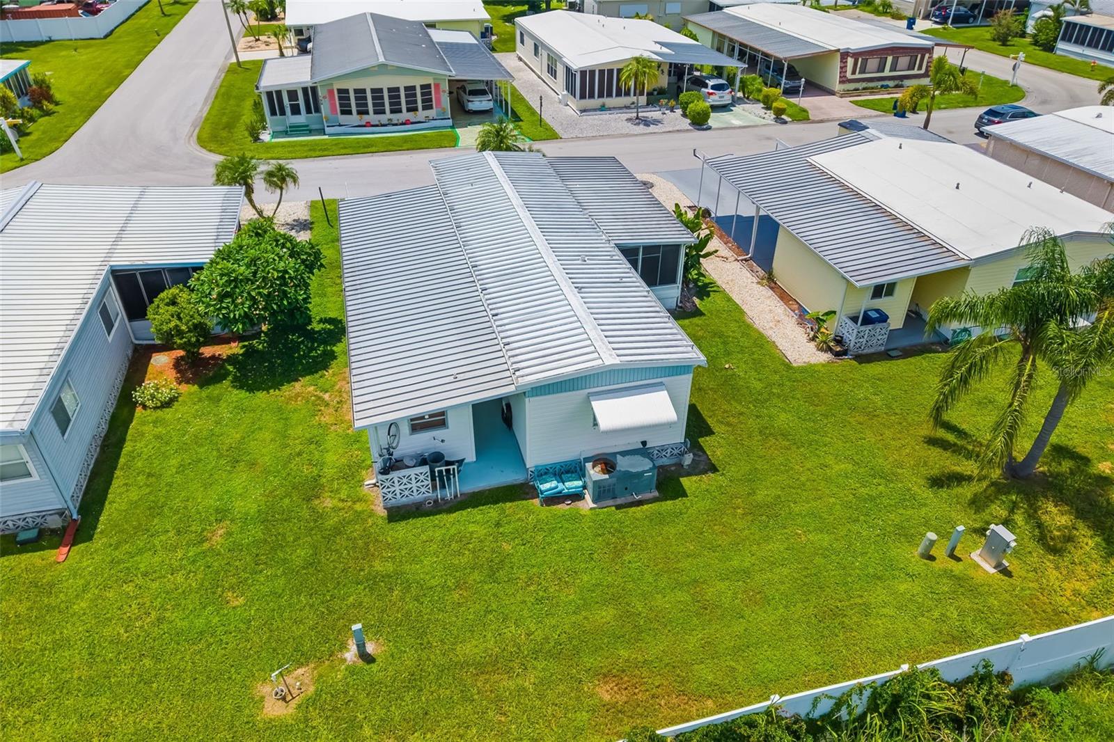 PALM LAKE ESTATES - Residential