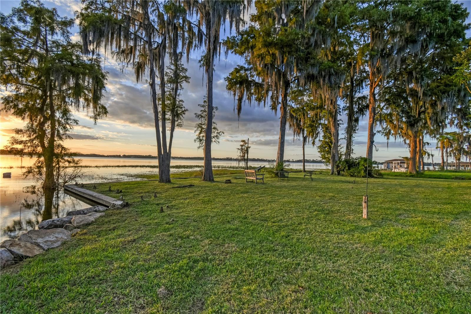 MILLIONAIRS ROW - Land