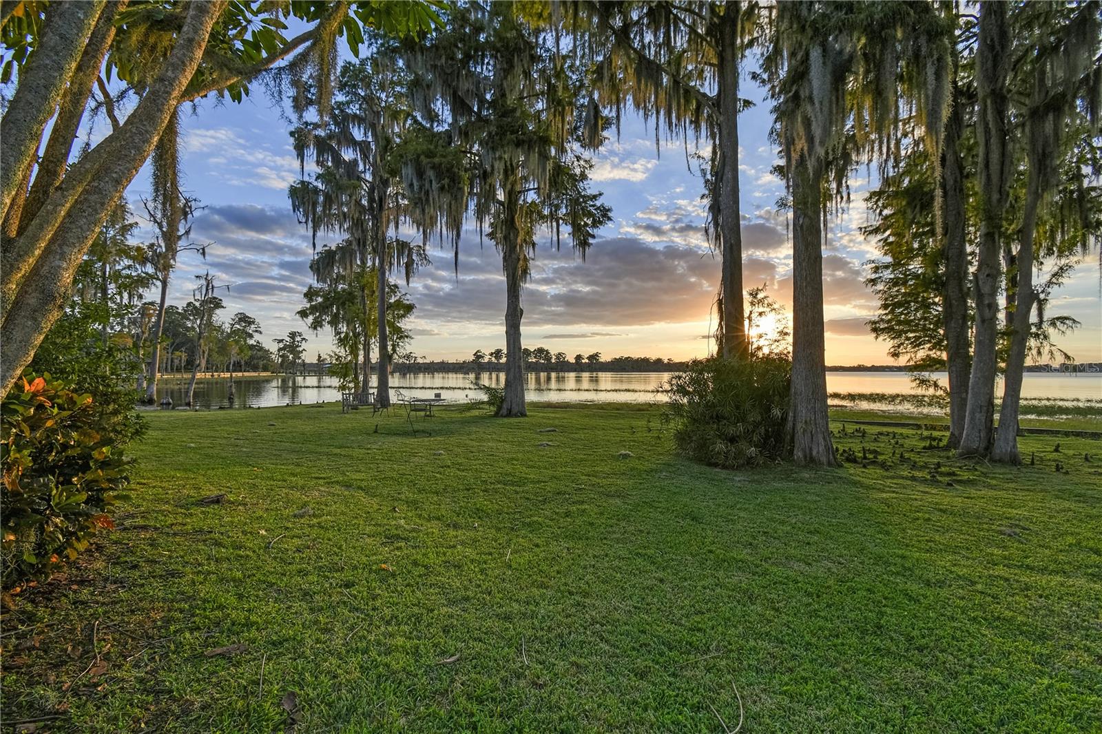 MILLIONAIRS ROW - Land