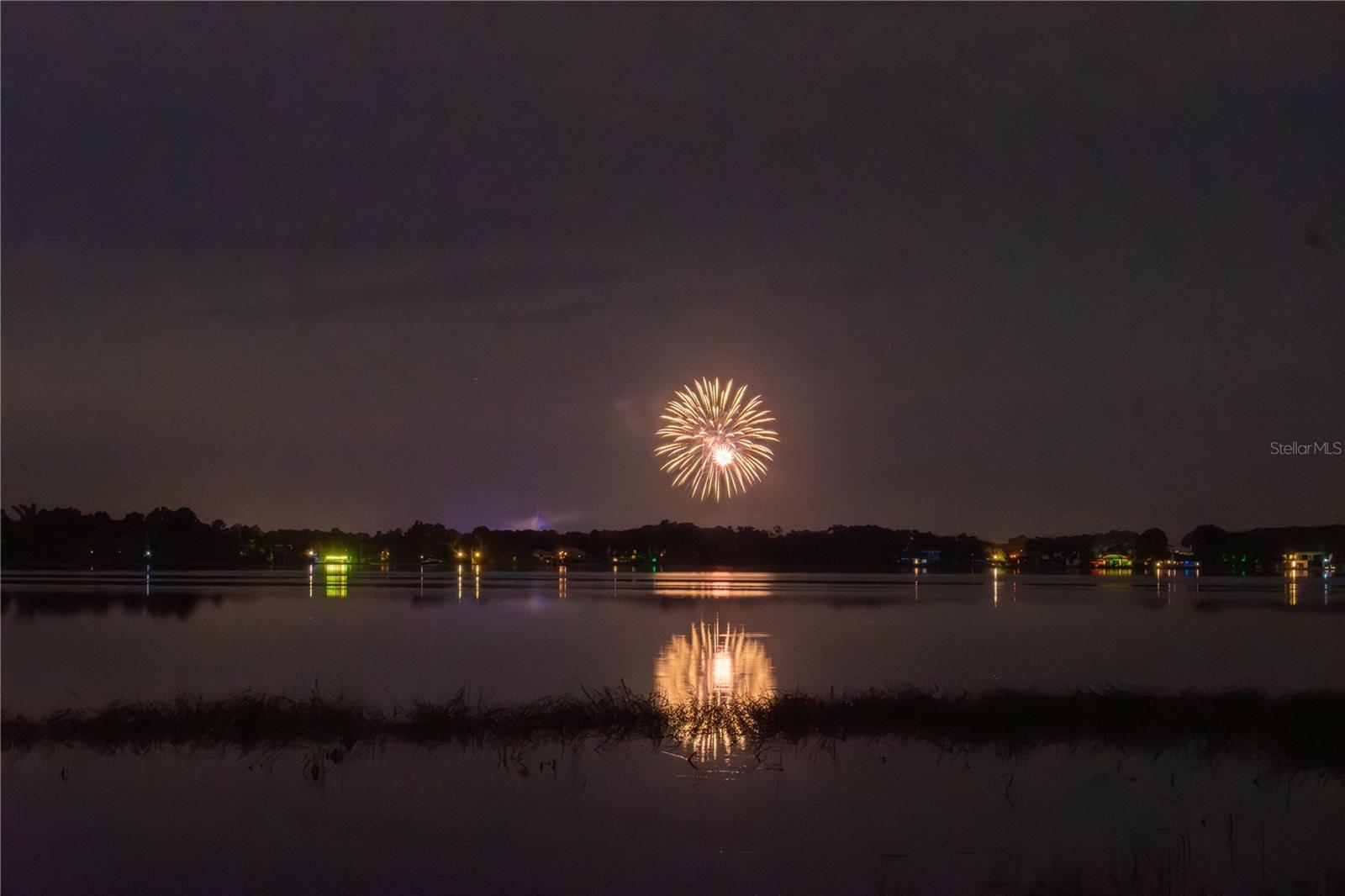 MILLIONAIRS ROW - Land