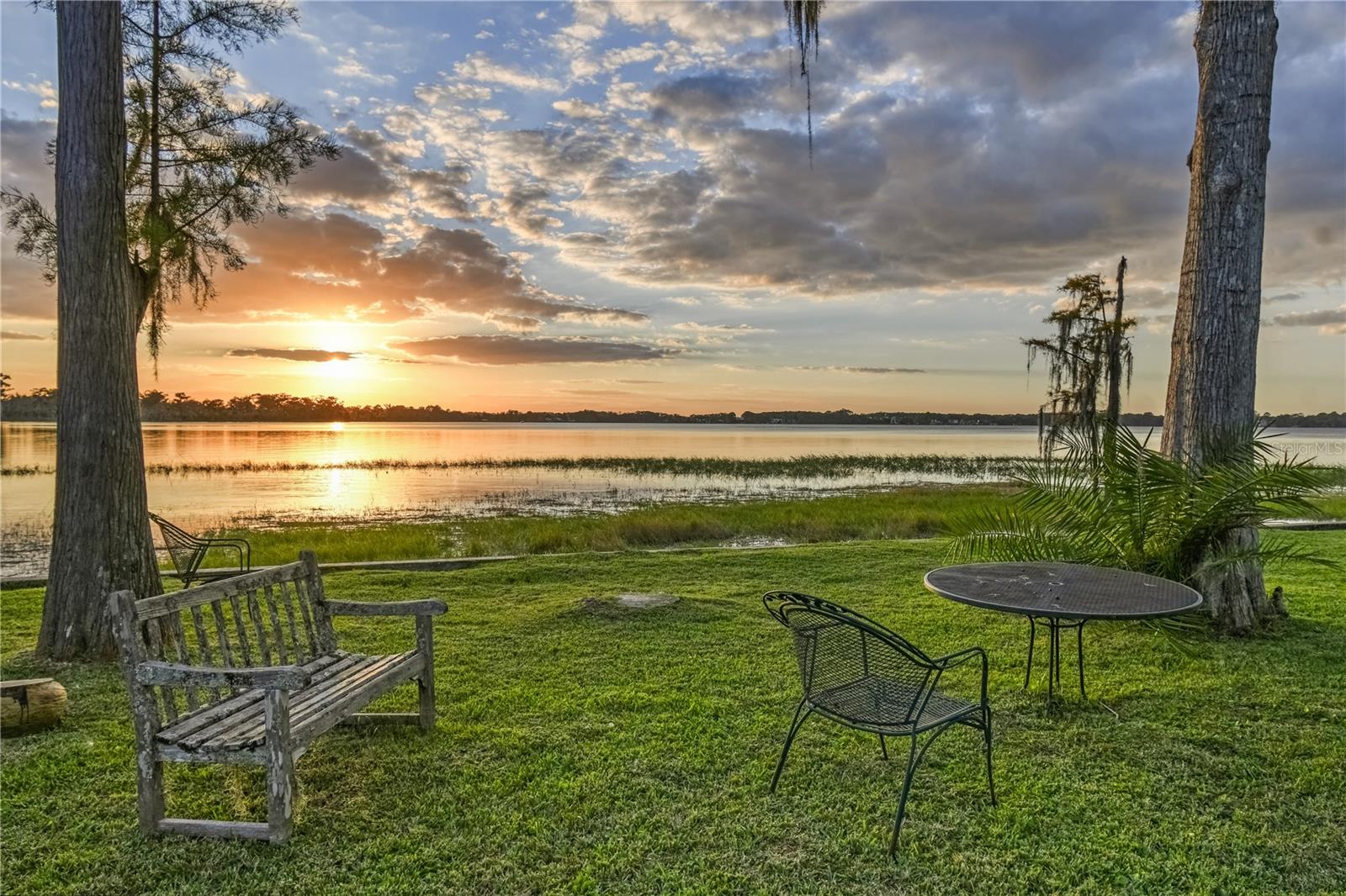 MILLIONAIRS ROW - Land