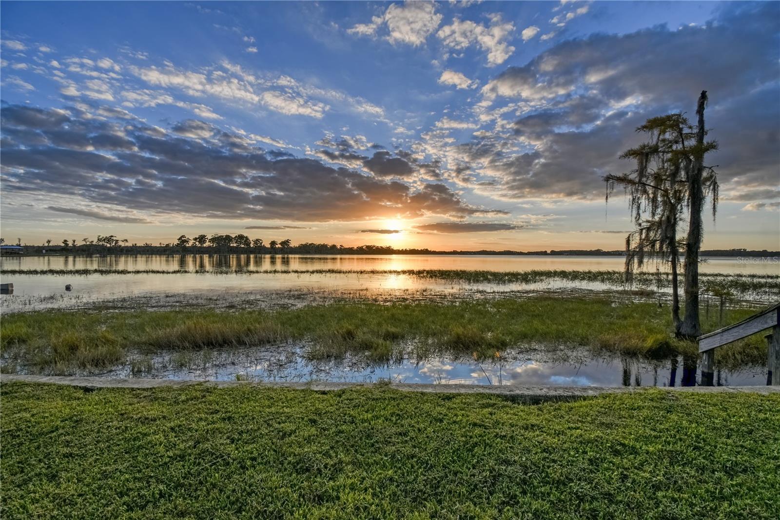 MILLIONAIRS ROW - Land