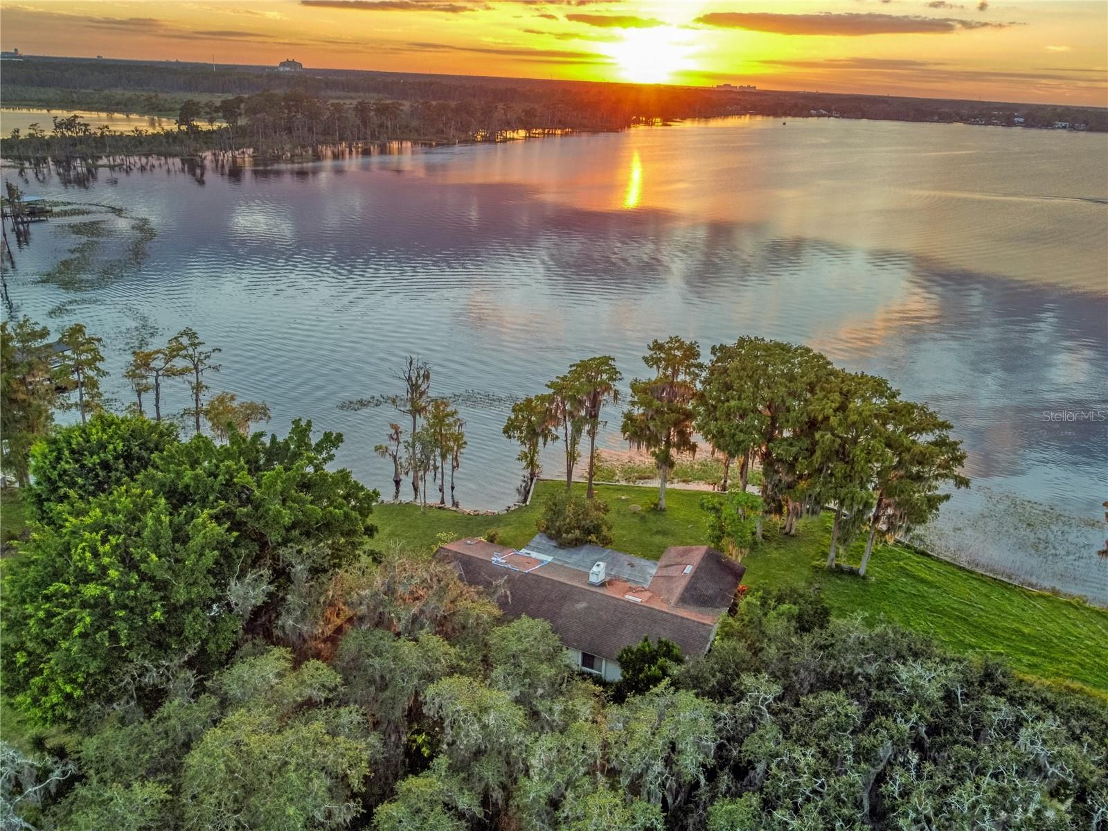 MILLIONAIRS ROW - Land