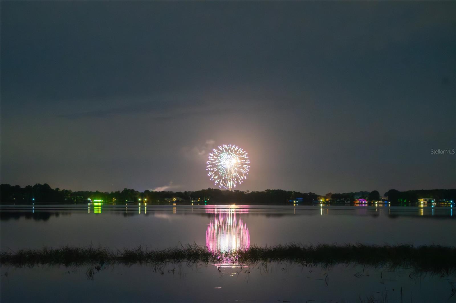 MILLIONAIRS ROW - Land