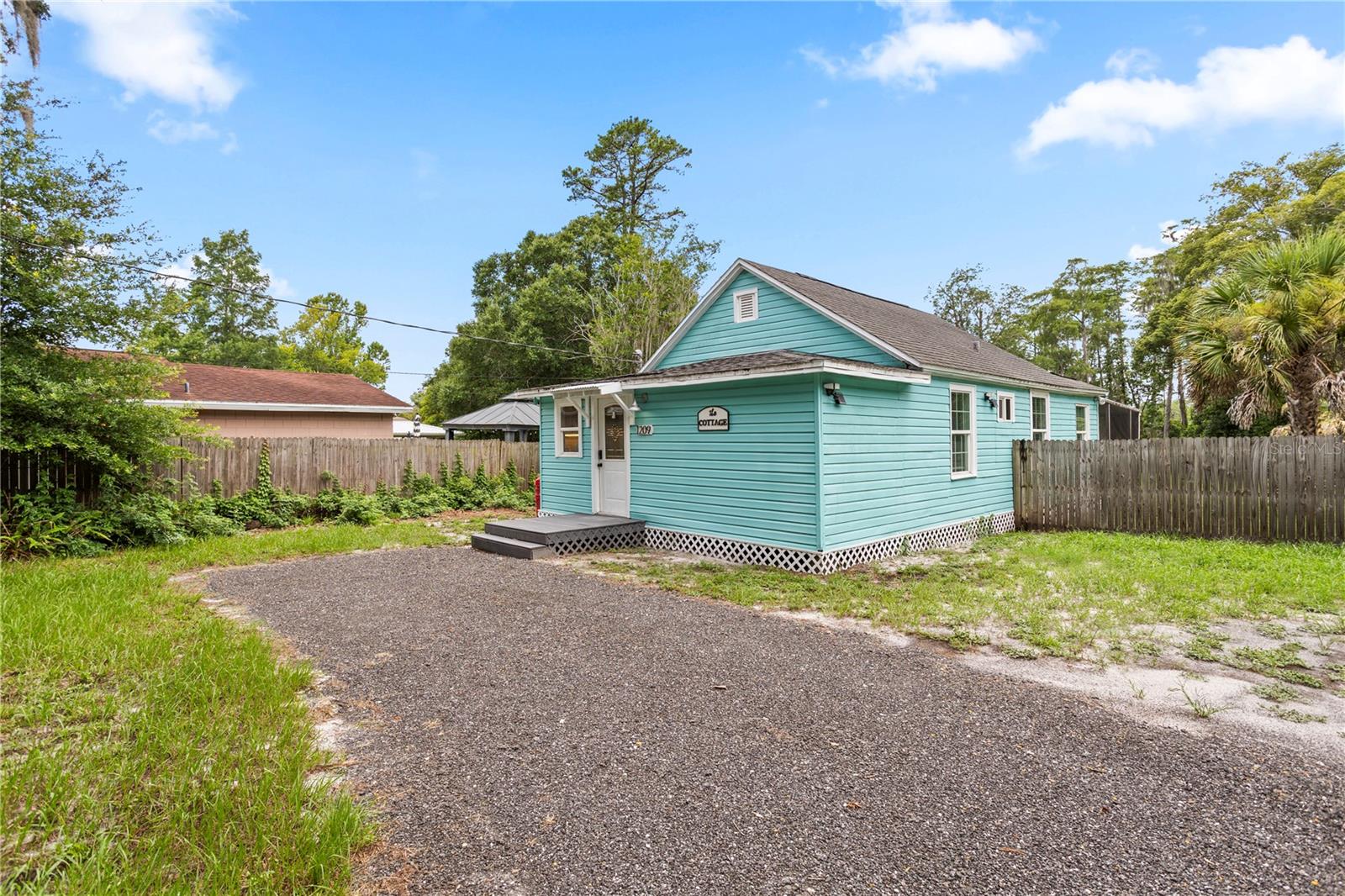 1209 QUINTUPLET COURT