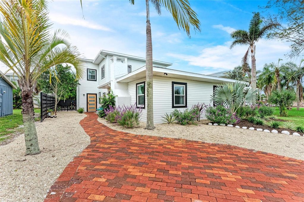 Photo of 580 Russell Street, Longboat Key, FL 34228 (MLS # A4652365)