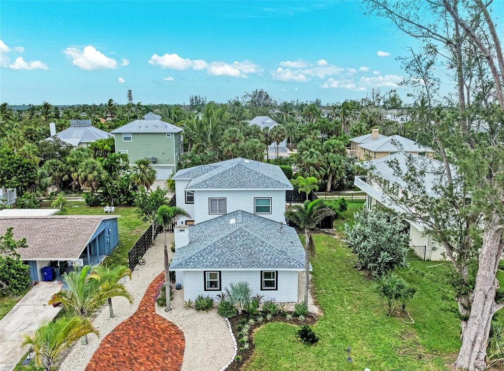 Photo of 580 Russell Street, Longboat Key, FL 34228 (MLS # A4652365)