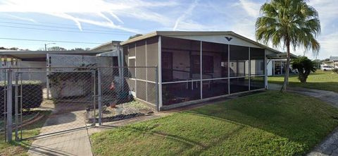 Photo of 3902 Friendship Boulevard, Lakeland, FL 33815 (MLS # L4957377)