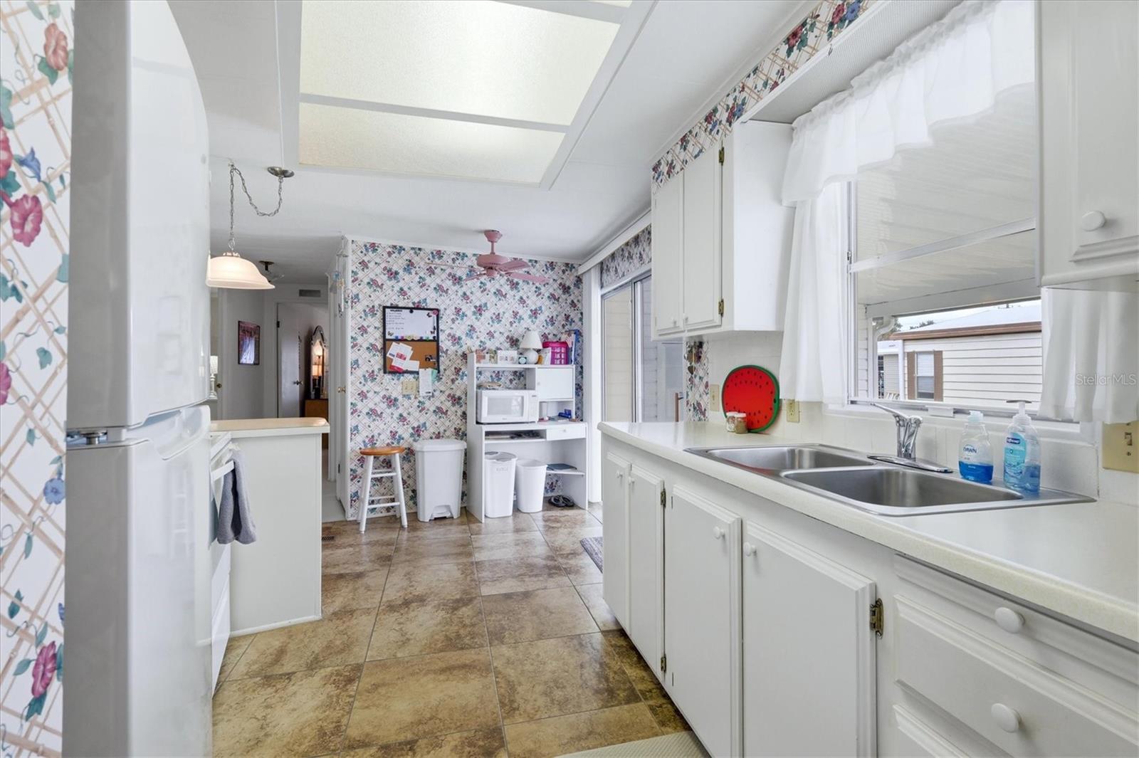 SHADOW BROOK MOBILE HOME - Residential