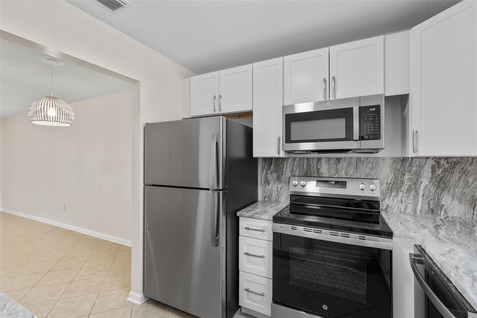 ALHAMBRA VILLAS CONDO 01-04 - Residential