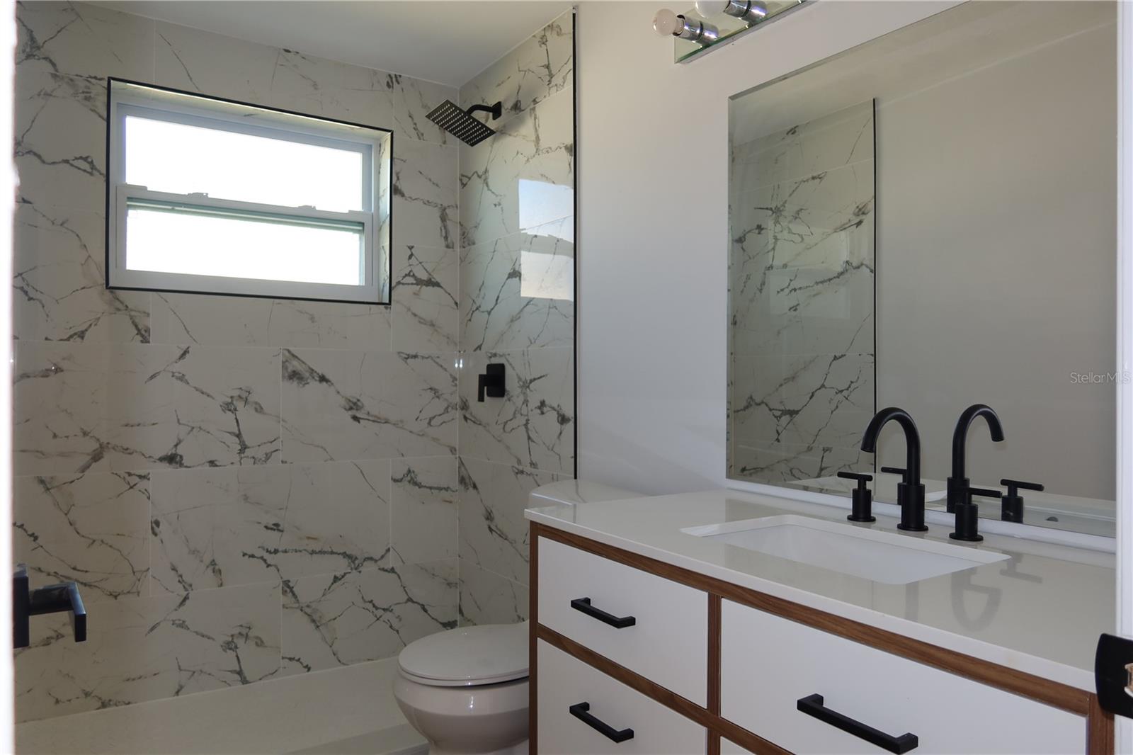 SIESTA TERRACE FIRST ADD - Residential Lease