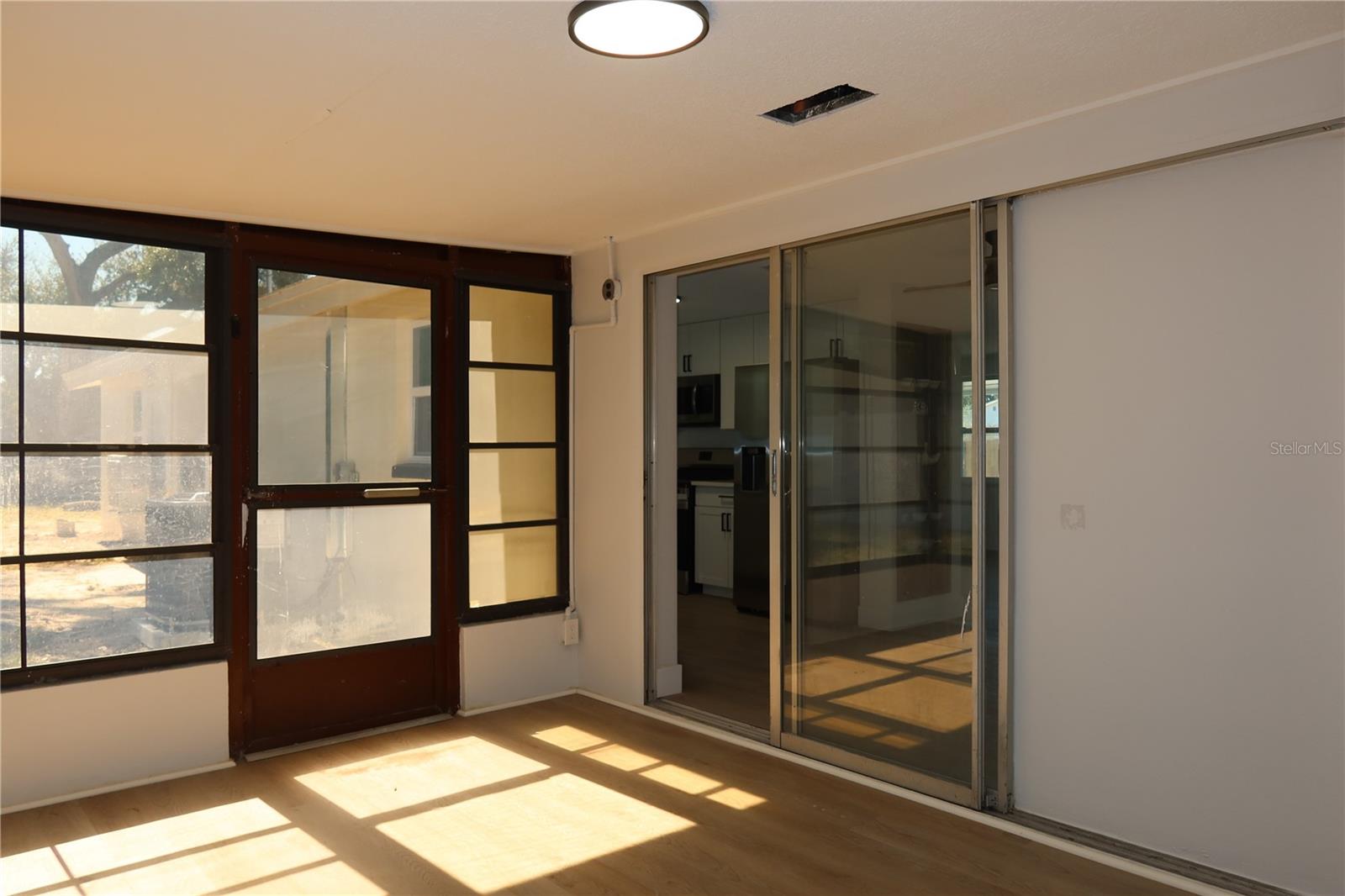 SIESTA TERRACE FIRST ADD - Residential Lease