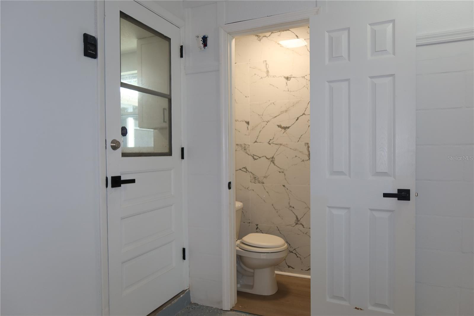 SIESTA TERRACE FIRST ADD - Residential Lease