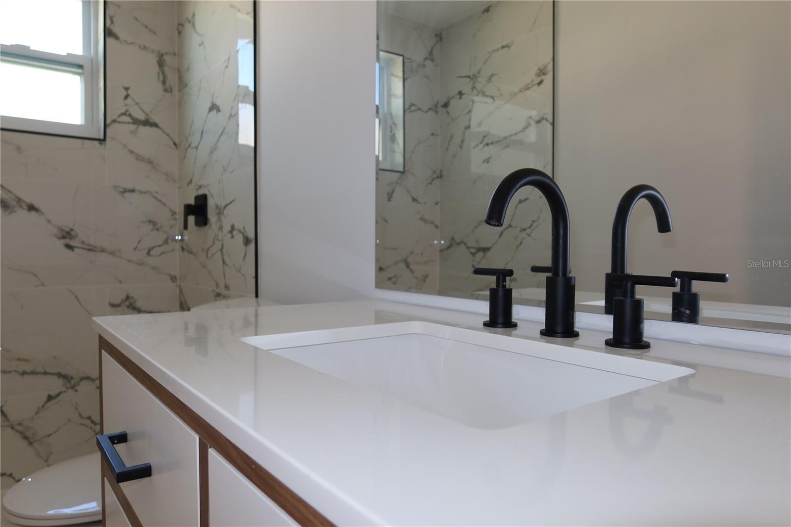 SIESTA TERRACE FIRST ADD - Residential Lease