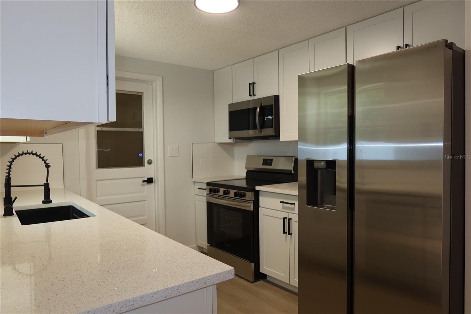 SIESTA TERRACE FIRST ADD - Residential Lease