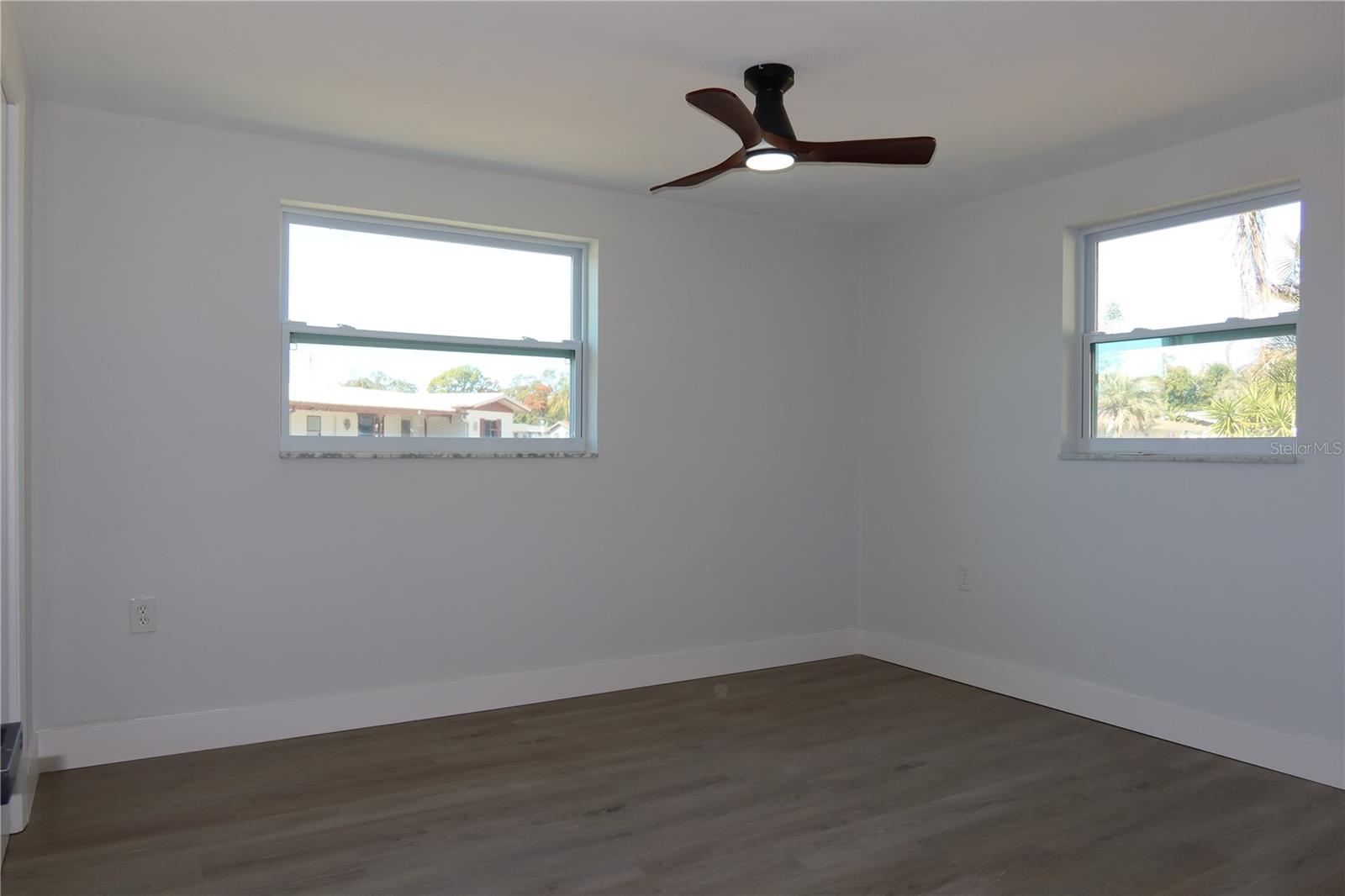 SIESTA TERRACE FIRST ADD - Residential Lease