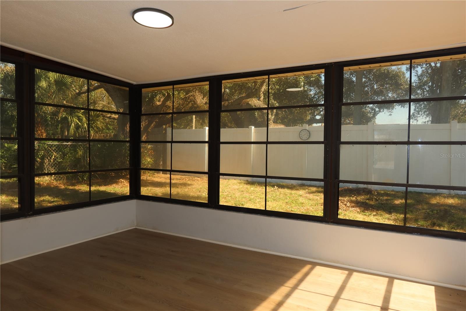 SIESTA TERRACE FIRST ADD - Residential Lease