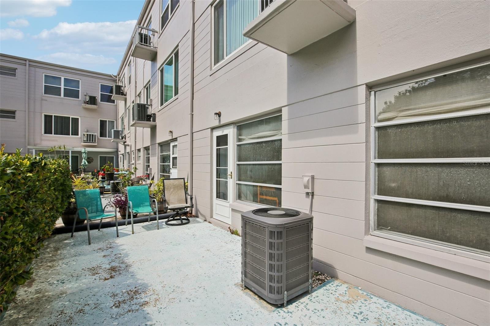 ON TOP OF THE WORLD - Residential