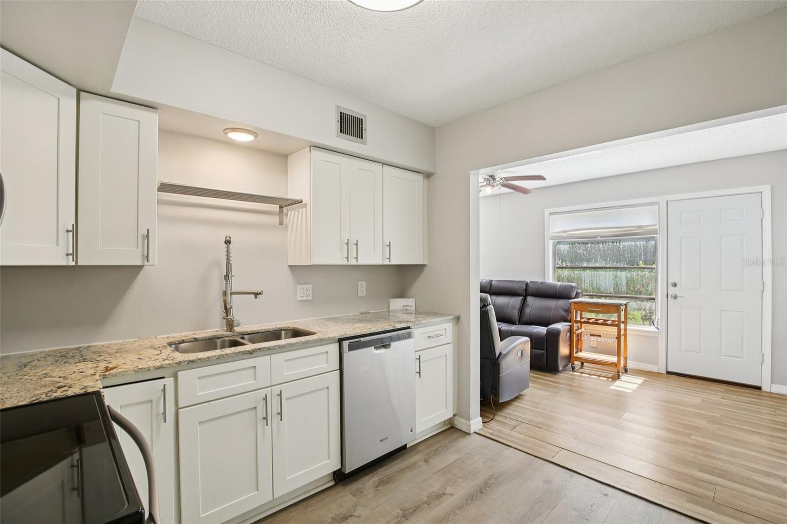 ON TOP OF THE WORLD - Residential