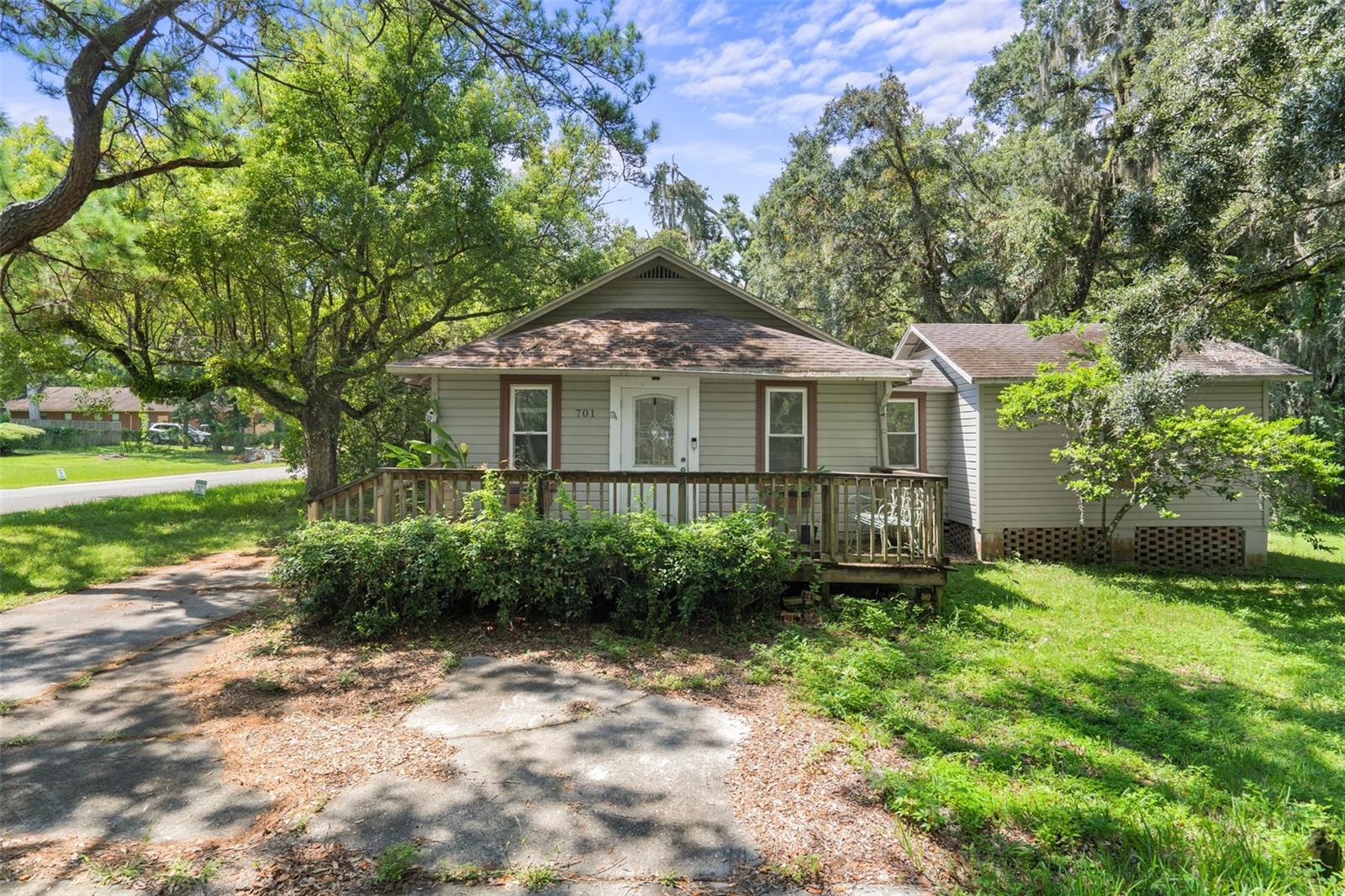 Photo 41 of 43 of 701 W DR M L KING JR BOULEVARD house