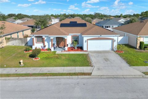 A home in AUBURNDALE