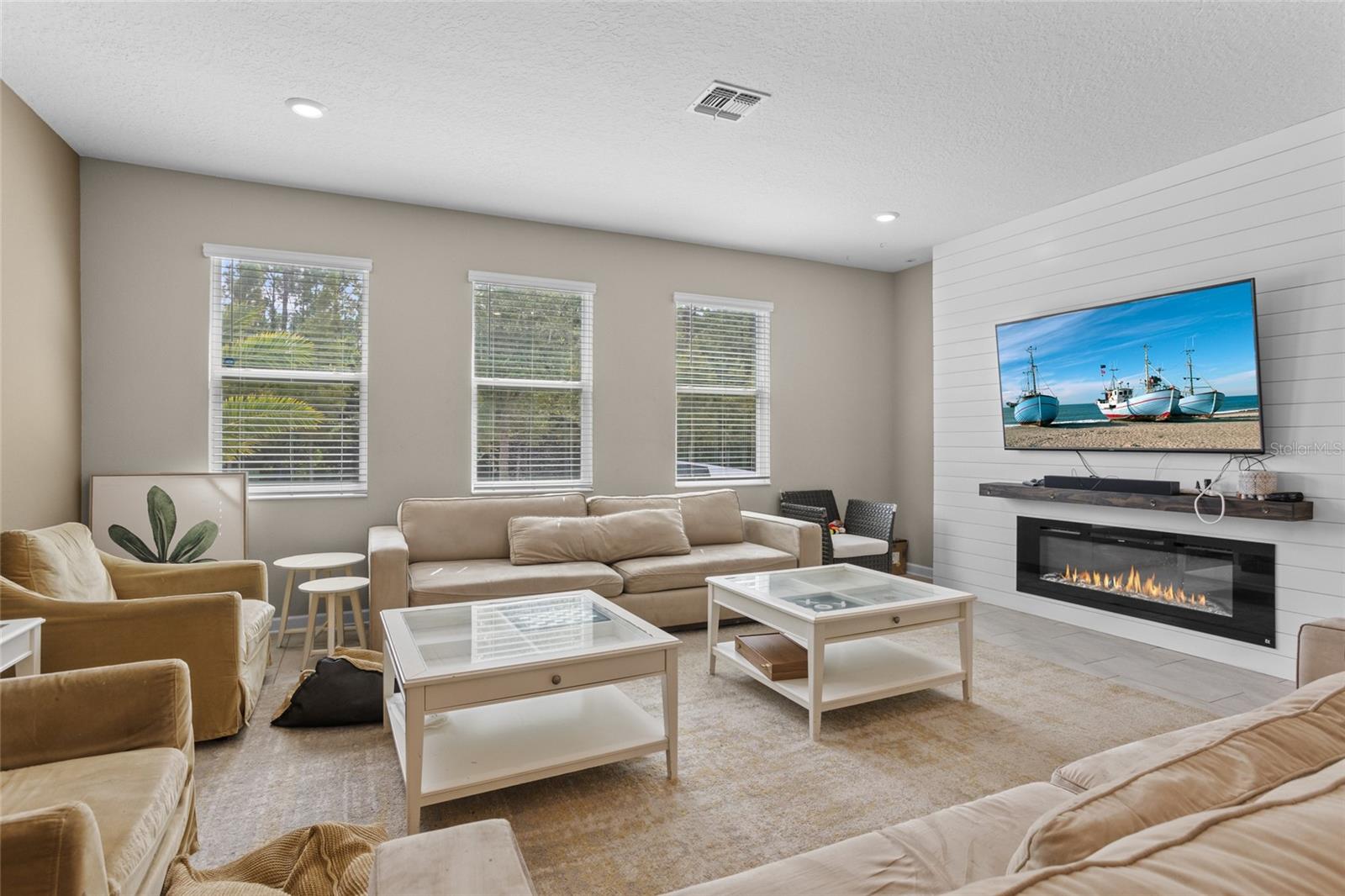4585 TARGET BOULEVARD