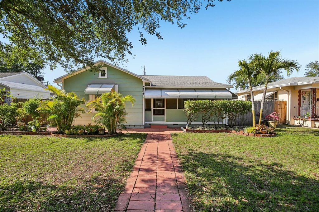 Photo of 4424 1st Avenue N, St Petersburg, FL 33713 (MLS # TB8500722)