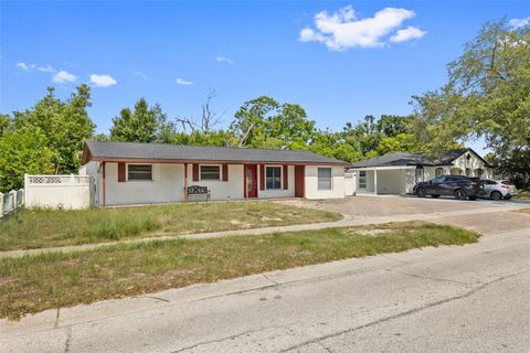 Photo of 5923 Yorkshire Road, Tampa, FL 33634 (MLS # TB8521470)