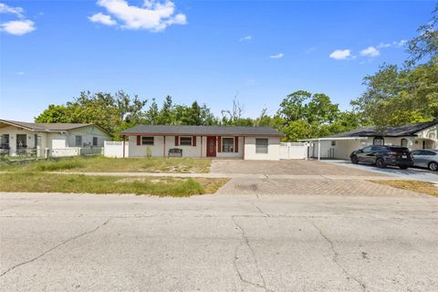 Photo of 5923 Yorkshire Road, Tampa, FL 33634 (MLS # TB8521470)
