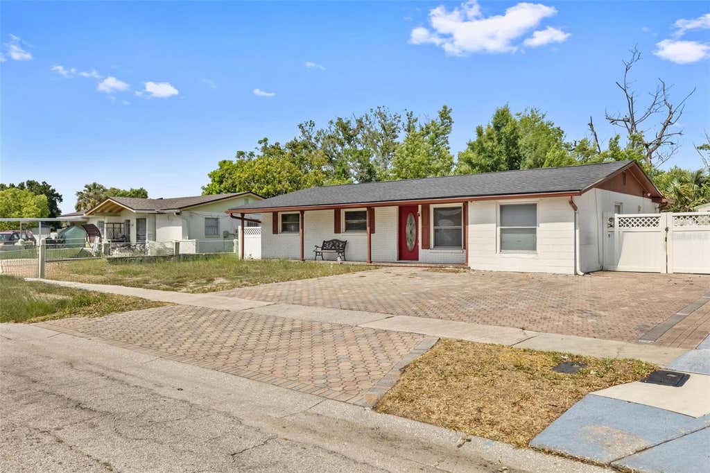Photo of 5923 Yorkshire Road, Tampa, FL 33634 (MLS # TB8521470)