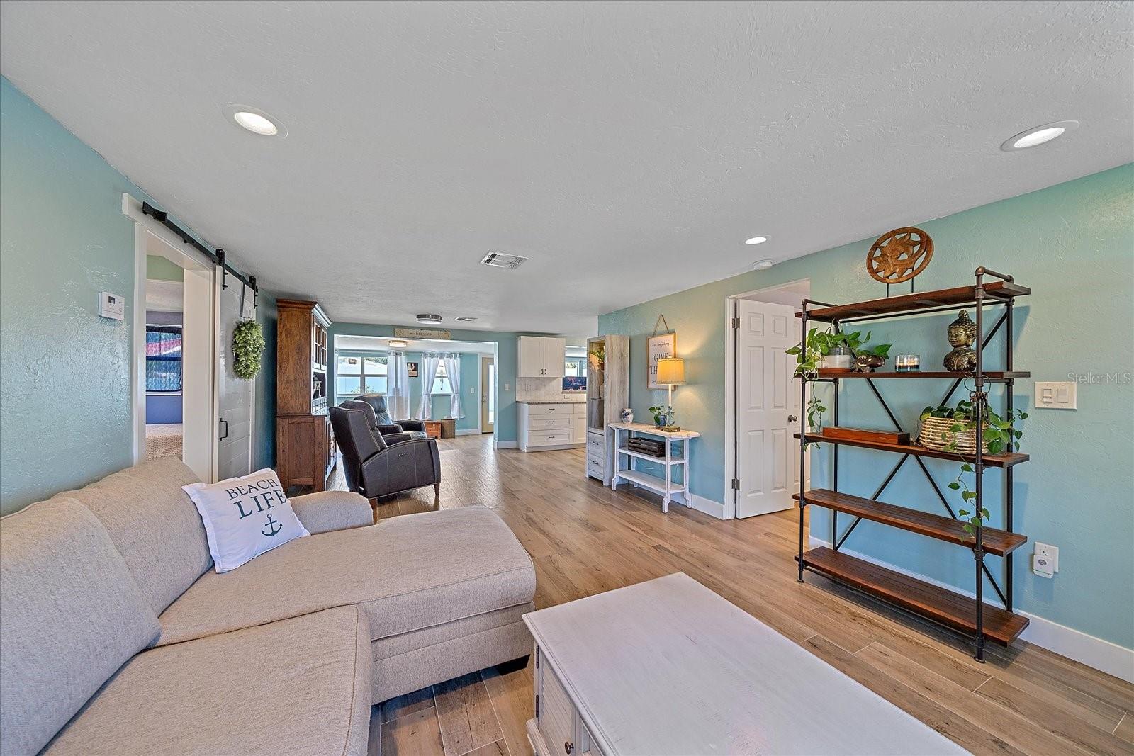130 E SEMINOLE DRIVE