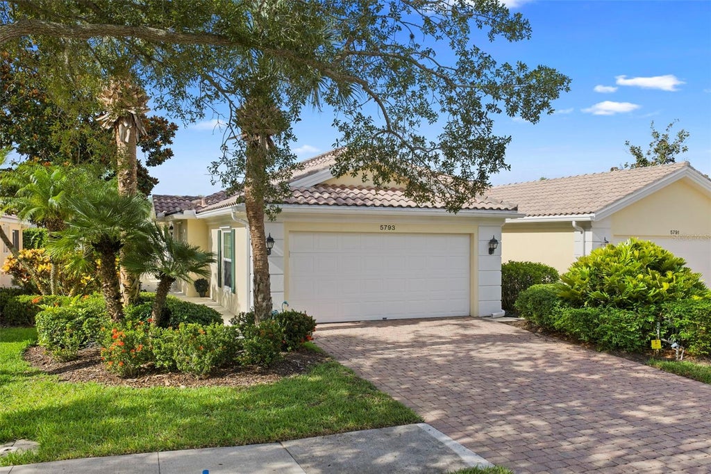 Photo of 5793 Ithaca Way, Sarasota, FL 34238 (MLS # A4696958)