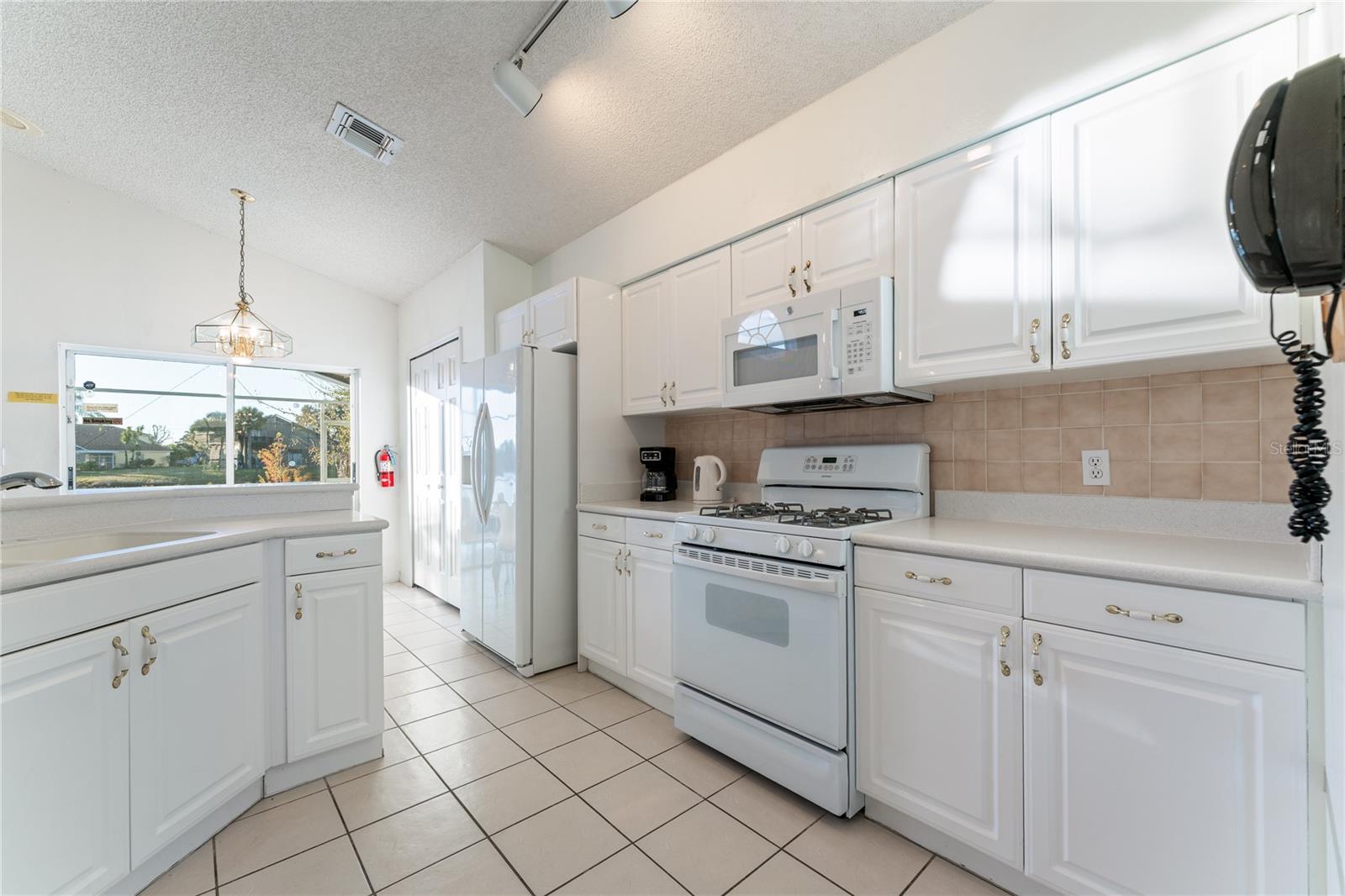 OAK ISLAND HARBOR AT FORMOSA GARDENS - Residential