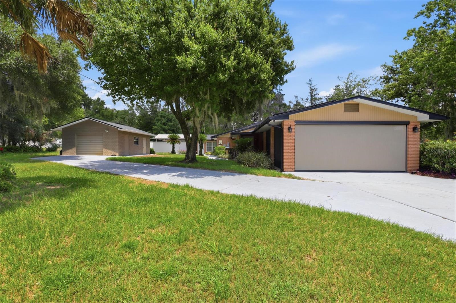1570 GLENWOOD ROAD