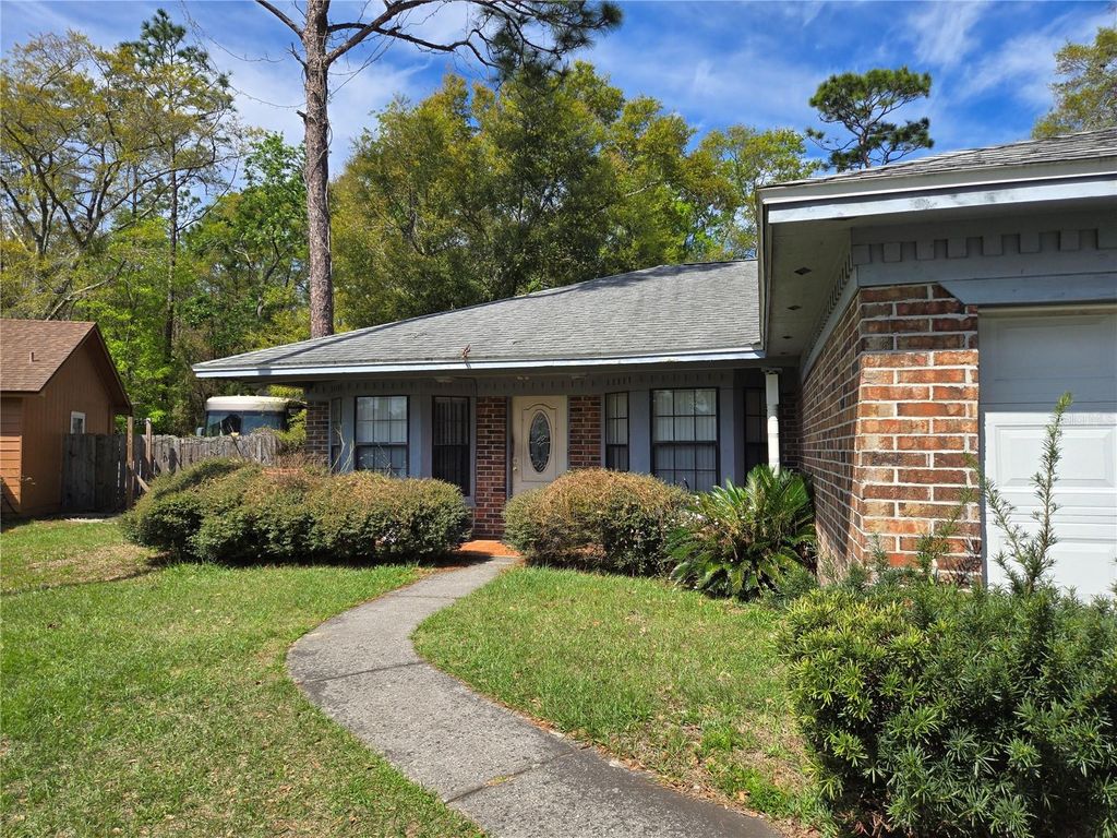 Photo of 11350 Island Shore Drive W, Jacksonville, FL 32218 (MLS # TB8493519)