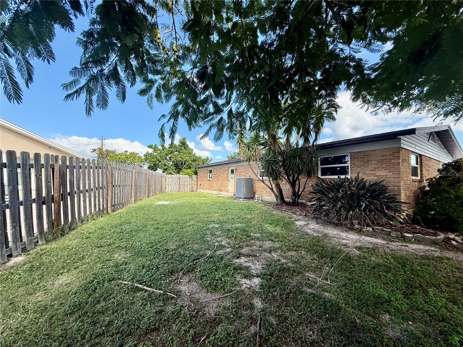 RIVIERA ISLES UNIT 01 - Residential