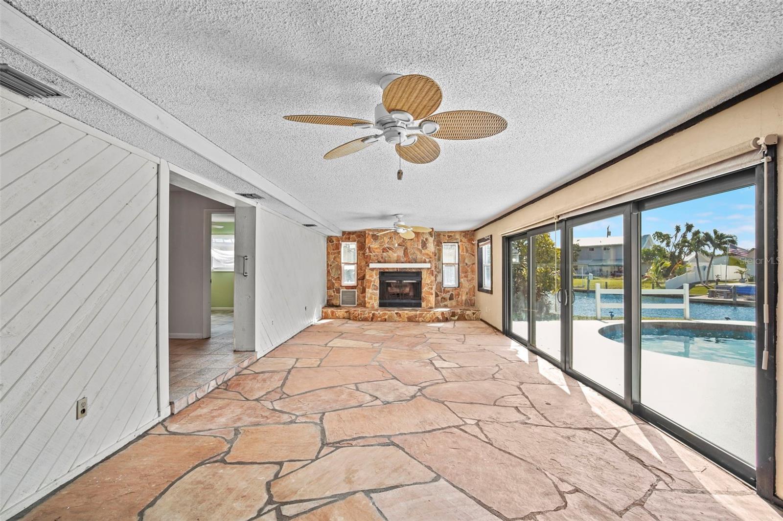 RIVIERA ISLES UNIT 01 - Residential