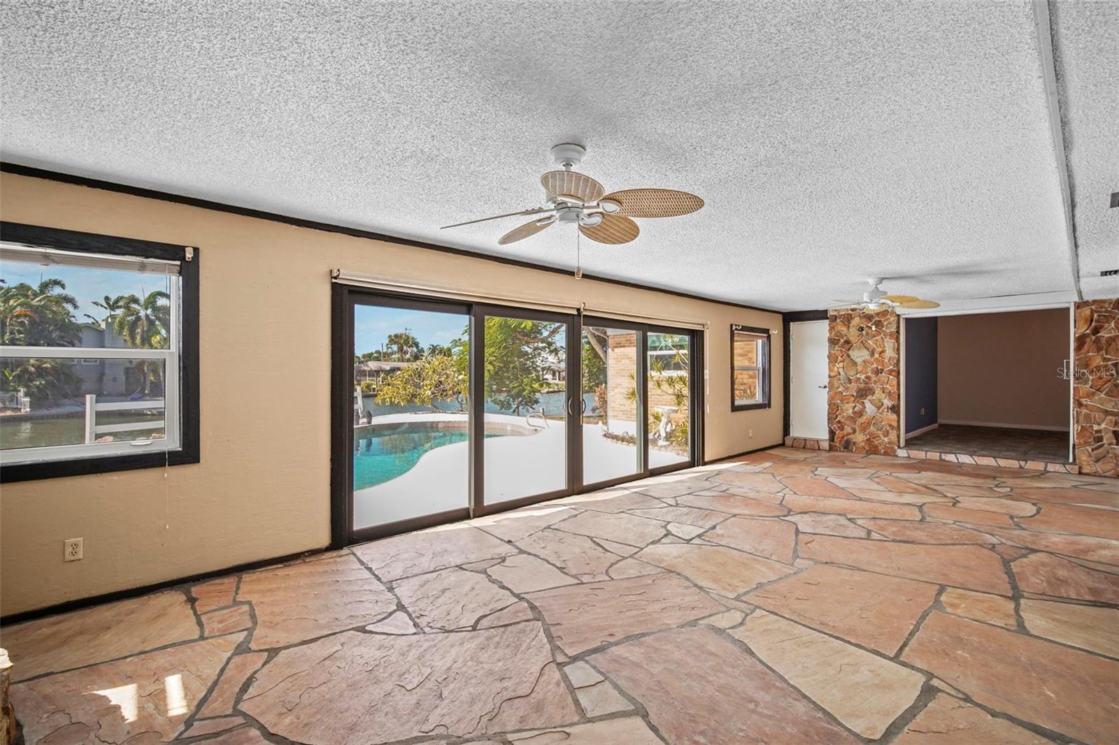 RIVIERA ISLES UNIT 01 - Residential