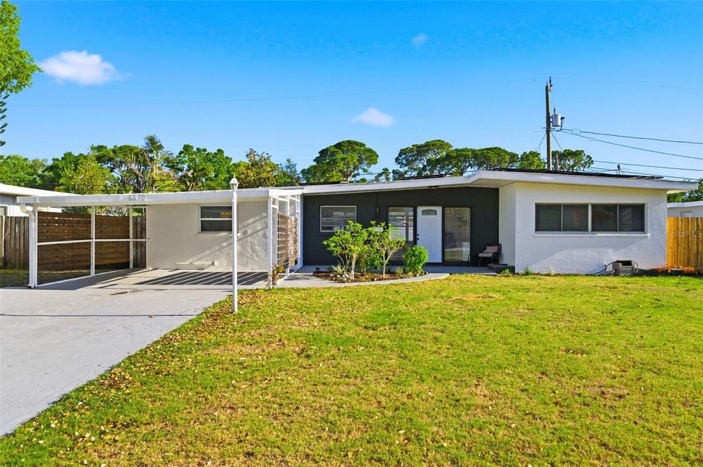 Photo of 6350 Hampton Drive N, St Petersburg, FL 33710 (MLS # TB8510169)