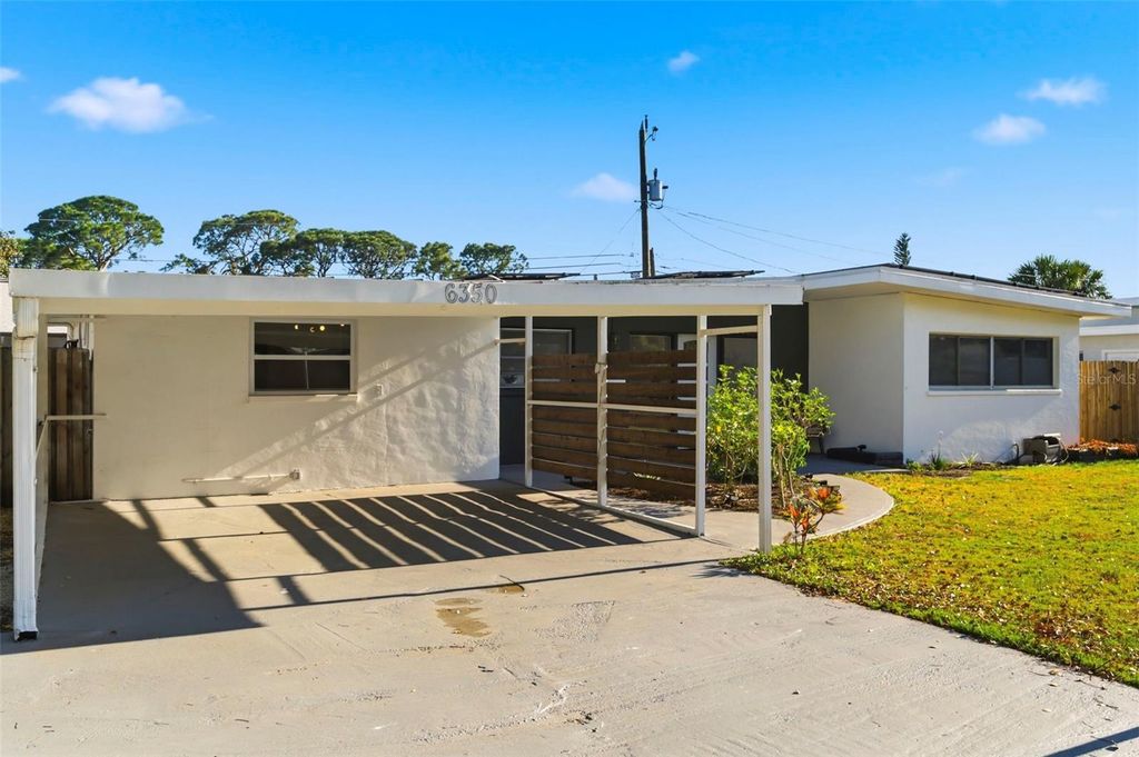 Photo of 6350 Hampton Drive N, St Petersburg, FL 33710 (MLS # TB8510169)