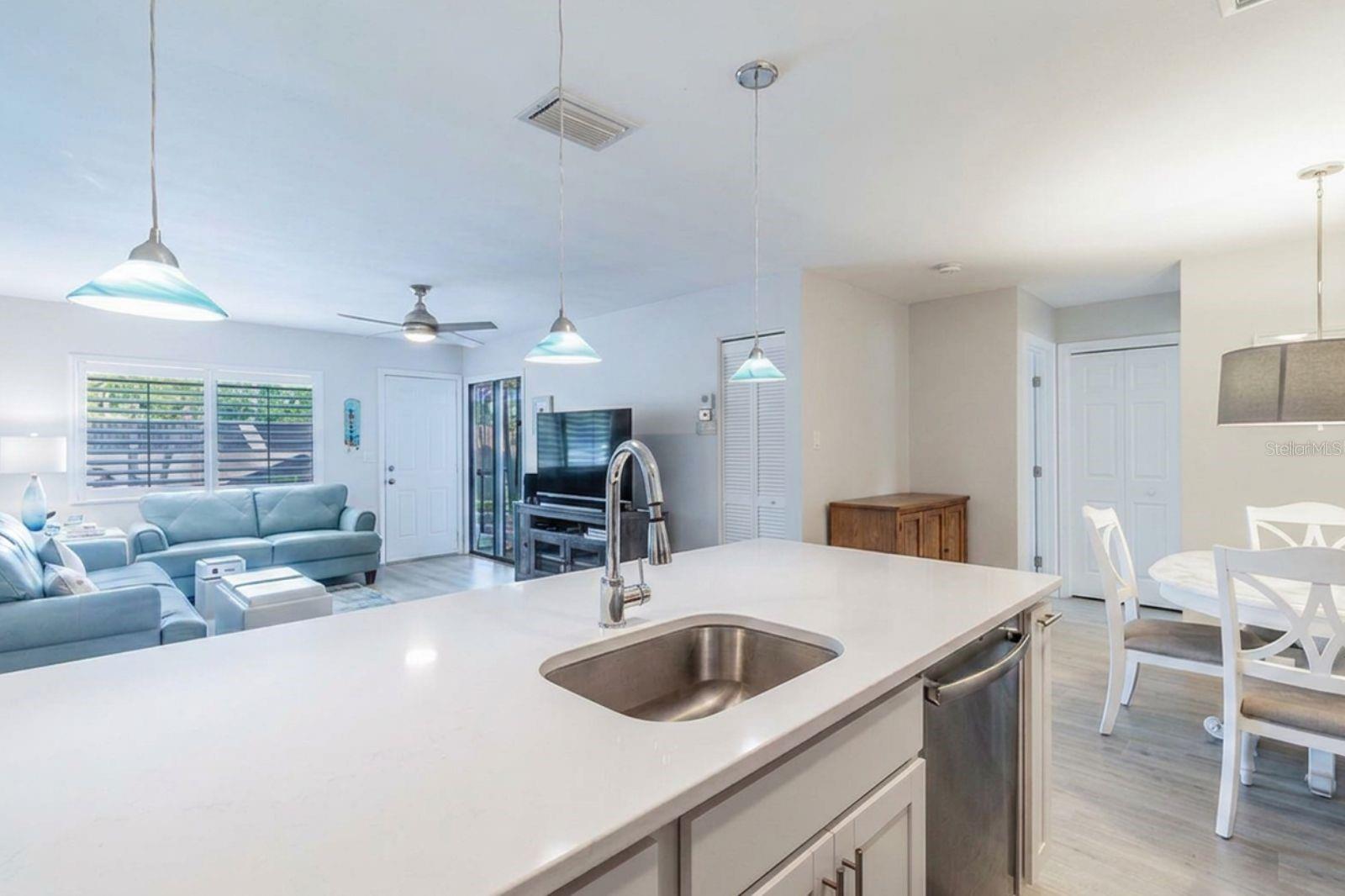 2724 72ND STREET W 2010